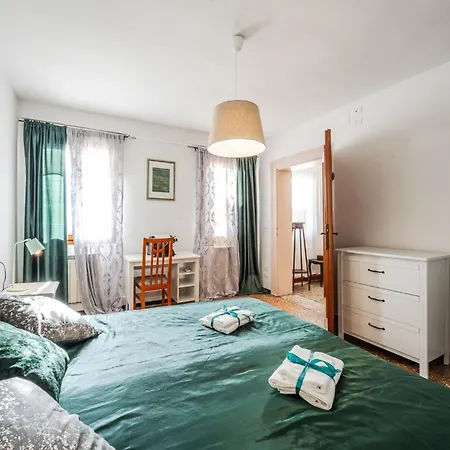 Apartament Queen Carlotta *
