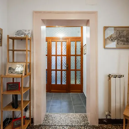 Queen Carlotta Apartment Venice